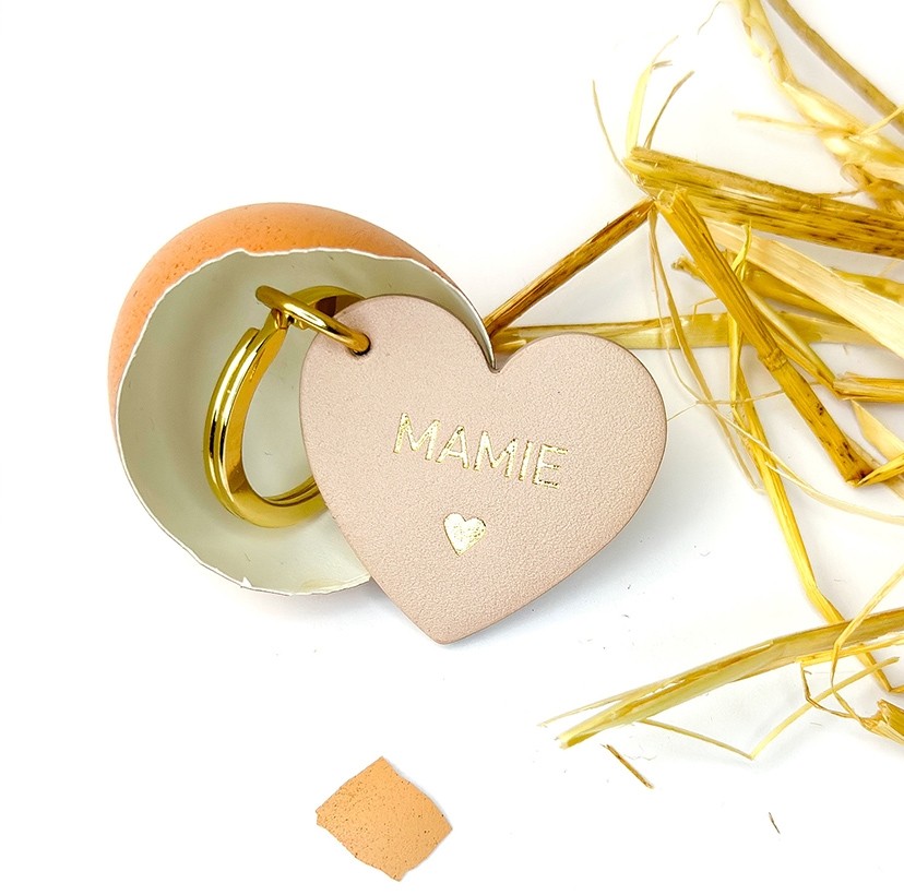 Porte-clés cuir coeur Mamie Caché dans un oeuf surprise